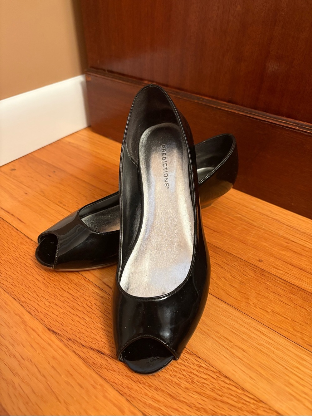 Predictions Vintage Black Patent Peep Toe Front Low Wedge Size 6